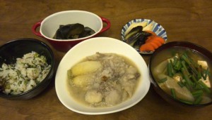 菜飯、ナスの炊いたん、間引き大根と里芋と豚コマの煮物、ぬか漬け、味噌汁