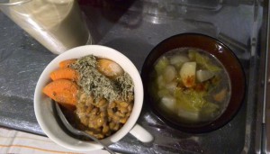 朝ごはんの納豆ご飯と味噌汁。