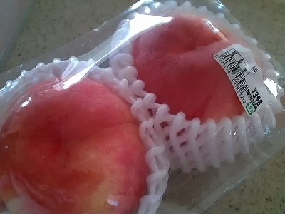 福島の凄く美味しい桃がありえない値段で出回っていると人づてに聞きつけてうちの親が買ってきた桃